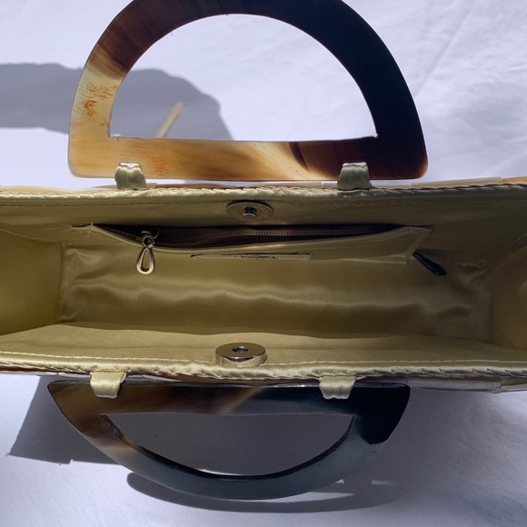 Seashell bag with Faux Tortoise Handle - Picture 6 of 6